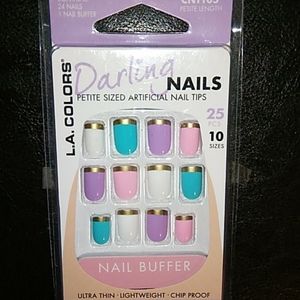 NWT petite sized artificial nail tips w buffer